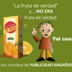 imagen que muestra una caja de jugo con la etiqueta “La Fruta DE VERDAD”, acompañada de un personaje ilustrado señalando. Destacando que el producto decía ser fruta real, pero no lo era, y lo presenta como un ejemplo de publicidad engañosa.